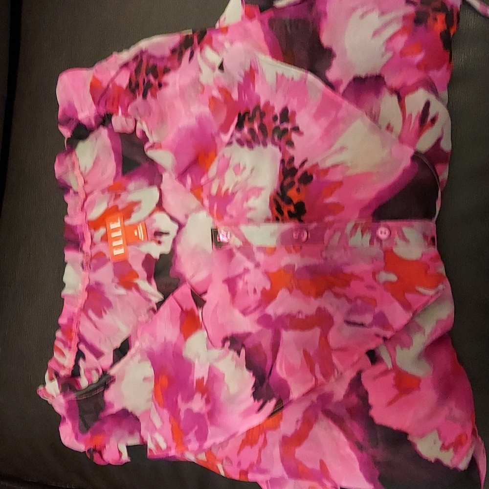 Elle top, size Medium with black tank top